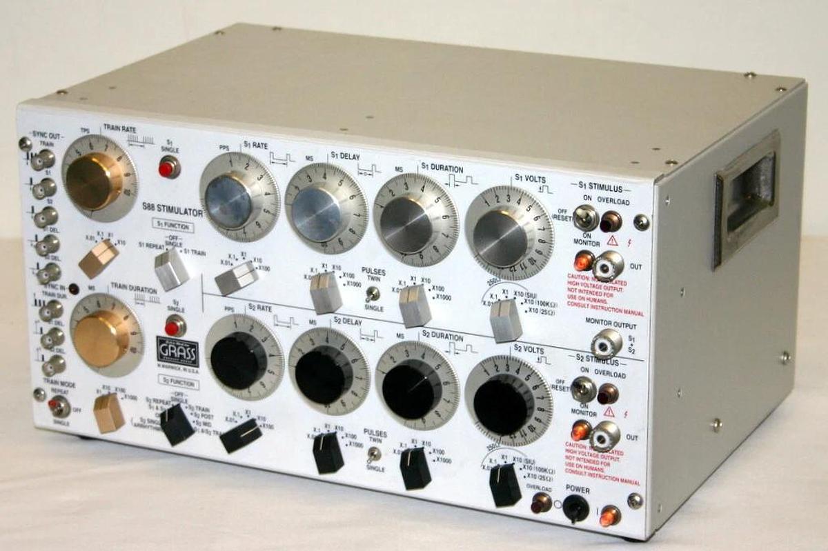 ASTRO-MED GRASS TELEFACTOR NATUS DUAL OUTPUT STIMULATOR, MODEL S88 REV. K