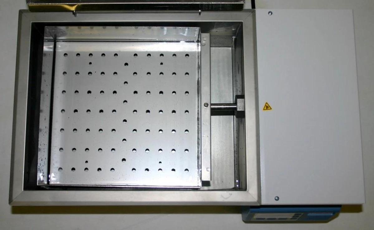 THERMO SCIENTIFIC PRECISION 15L SHAKING WATER BATH, MODEL SWB 15S