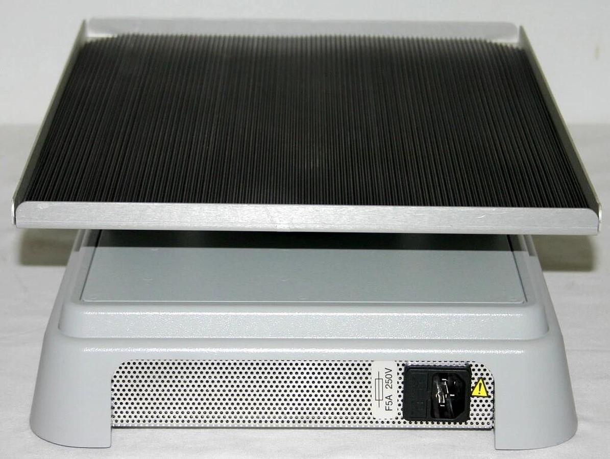 VWR ANALOG ROCKING PLATFORM SHAKER, MODEL 10127-872