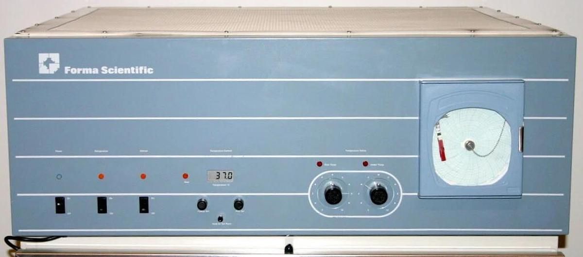 Used FORMA SCIENTIFIC REACH-IN REFRIGERATED INCUBATOR, MODEL 3927, 32 CU.FT. CAPACITY