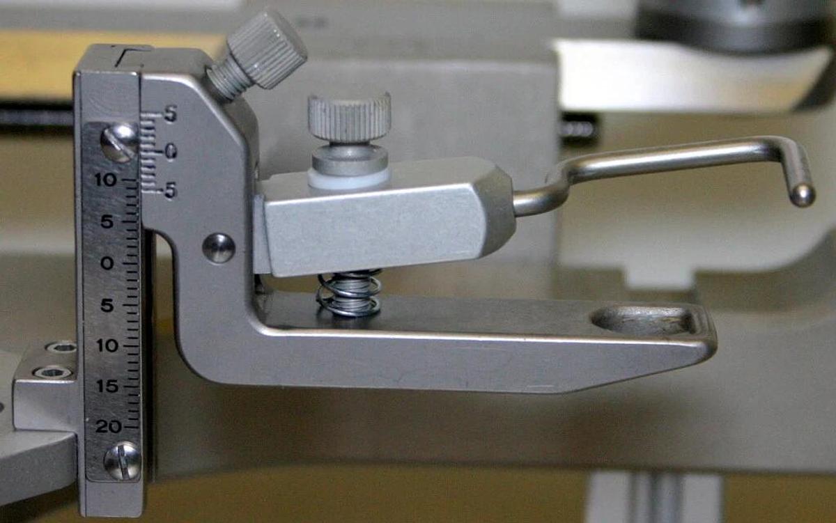 KOPF SMALL ANIMAL STEREOTAXIC INSTRUMENT, MODEL 900 WITH GUINEA PIG ADAPTOR