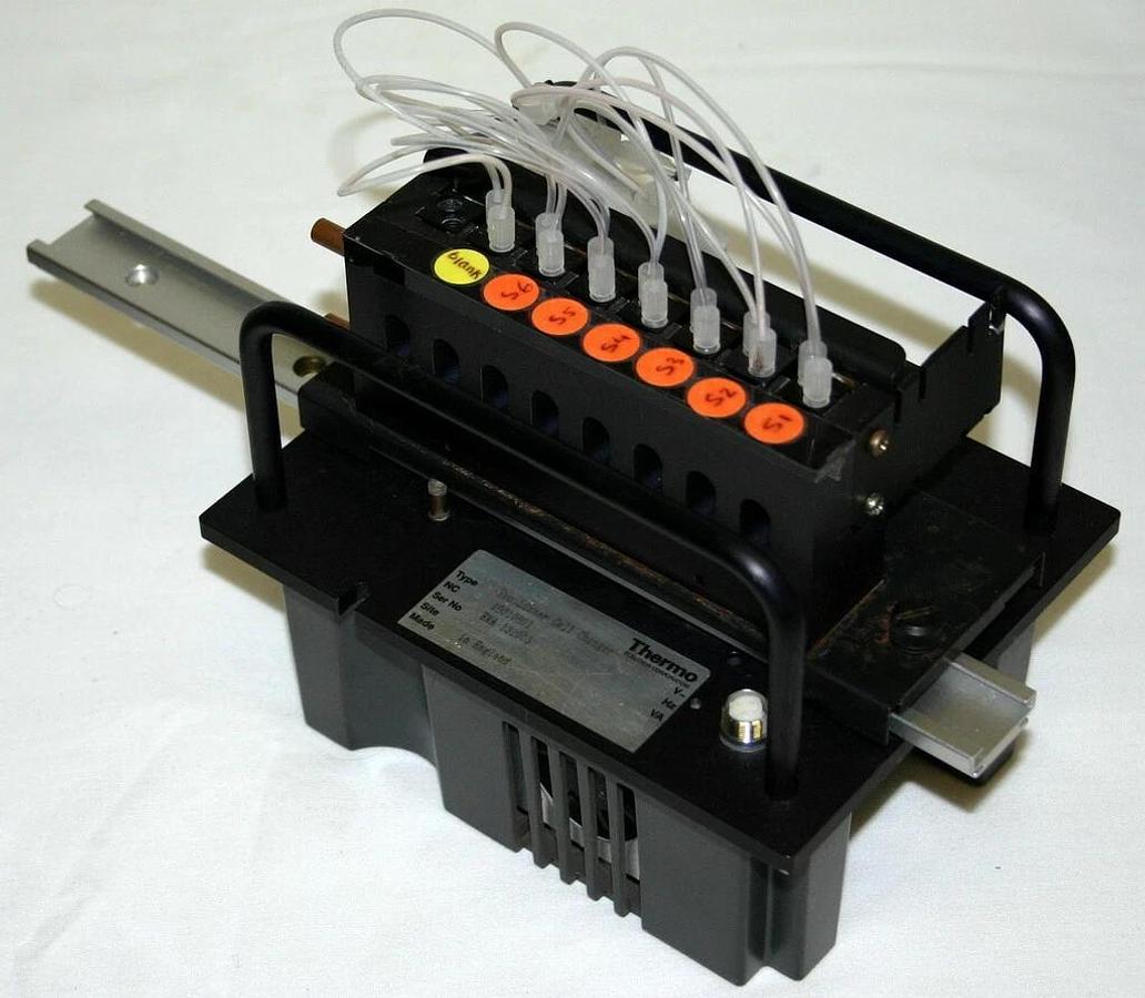 Used THERMO ELECTRON NICOLET VISIBLE SPECTROPHOTOMETER, MODEL EVOLUTION 300 LC