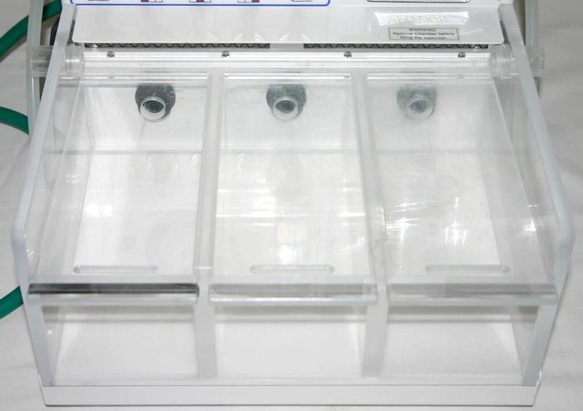 Used VETEQUIP ANESTHESIA SYSTEM, MODEL COMPAC 5 WITH ISOFLURANE VAPORIZER