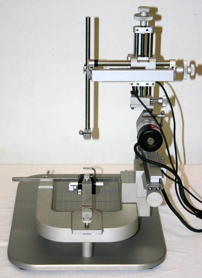 LEICA BENCHMARK HARVARD ANGLE ONE DIGITAL INSTRUMENT WITH ANESTHESIA MASK