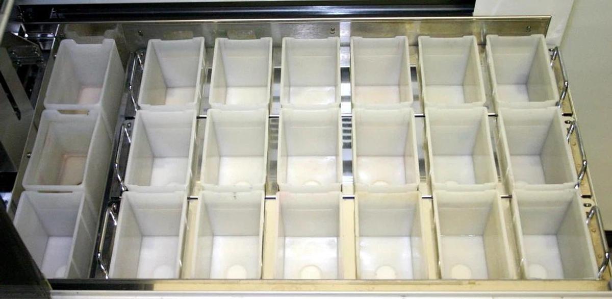 Used SHANDON MULTI-PROGRAM ROBOTIC SLIDE STAINER, MODEL VARISTAIN XY