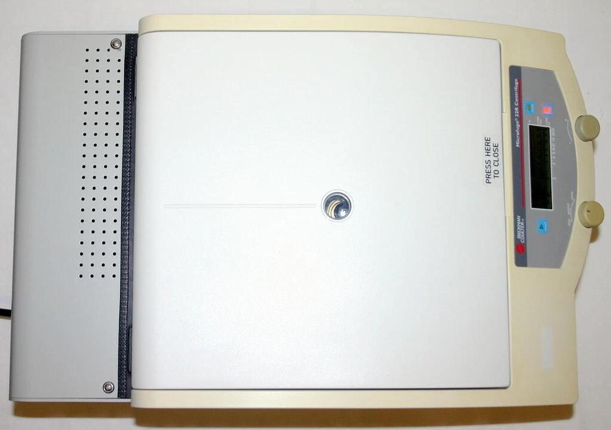 Used BECKMAN COULTER REFRIGERATED MICROCENTRIFUGE, MODEL MICROFUGE 22R