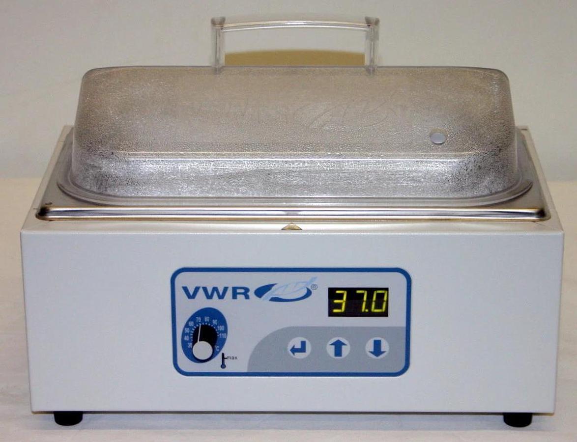 Used VWR DIGITAL WATER BATH, CATALOG # 89032-212, 2L CAPACITY