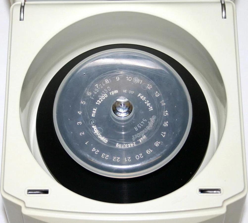 Used EPPENDORF MICROCENTRIFUGE, CENTRIFUGE, MODEL 5415D, W/ F45-24-11 ROTOR AND LID