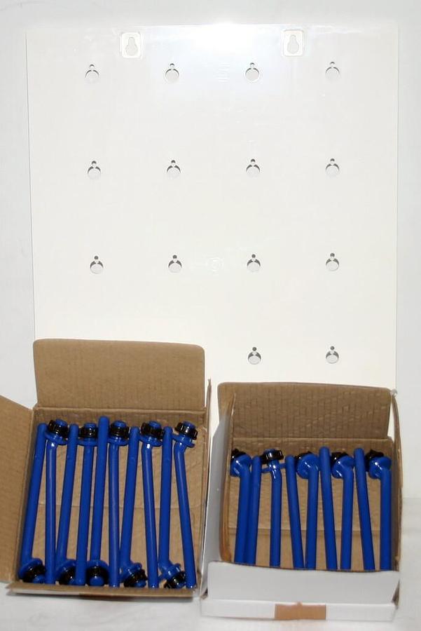 Used UNITED SCIENTIFIC COLE PARMER DRYING / DRAINING RACK, 20 PLACE, MODEL 81741