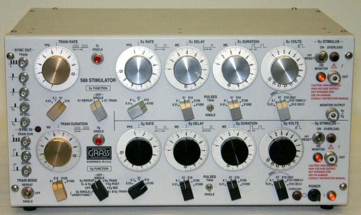 ASTRO-MED GRASS TELEFACTOR NATUS DUAL OUTPUT STIMULATOR, MODEL S88 REV. K