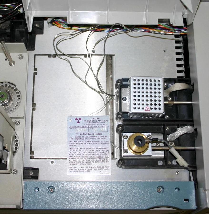 Used HEWLETT PACKARD AGILENT 6890 SERIES GAS CHROMATOGRAPH, INJECTOR & SAMPLE TRAY