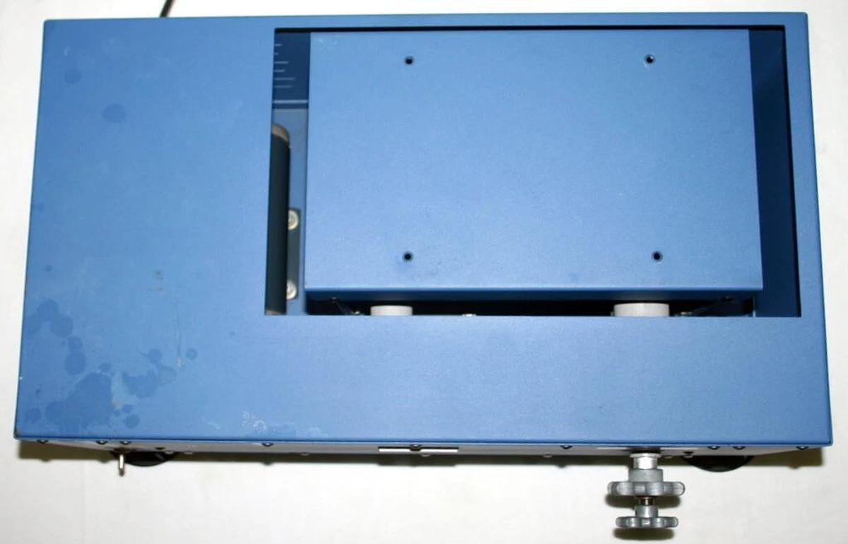 EBERBACH MEDIUM DUTY BENCHTOP SHAKER, MODEL E6000.00 WITH BOX CARRIER