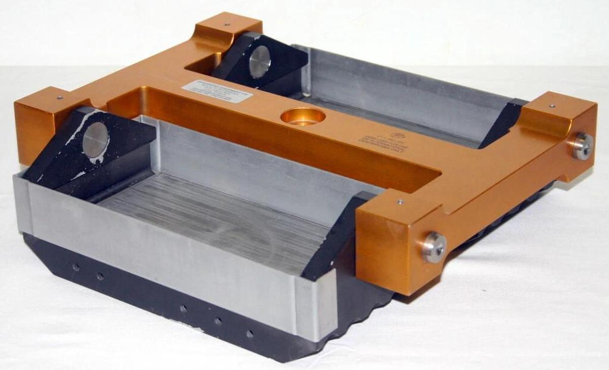 Used IEC LINEAR RACK SWINGING BUCKET MICROPLATE ROTOR, MODEL 227