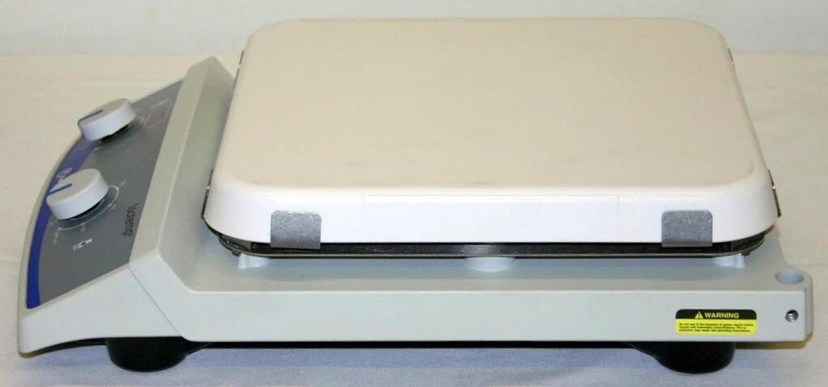 FISHER ISOTEMP HOT PLATE STIRRER, MODEL 11-100-100SH, 10" X 10" CERAMIC TOP
