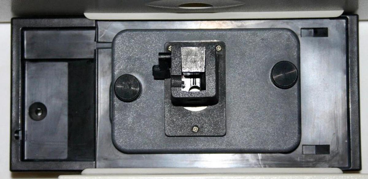 AGILENT / HP 8453 UV-VIS SPECTROPHOTOMETER G1103A WITH SINGLE CELL HOLDER