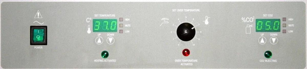 WHEATON ROLL-IN CO2 INCUBATOR, MODEL I057606 WITH SIX SHELVES