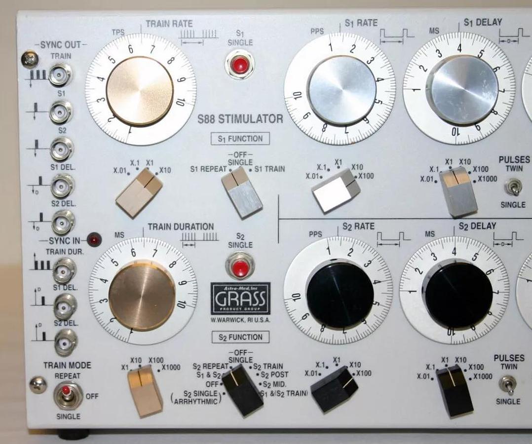 ASTRO-MED GRASS TELEFACTOR NATUS DUAL OUTPUT STIMULATOR, MODEL S88 REV. K