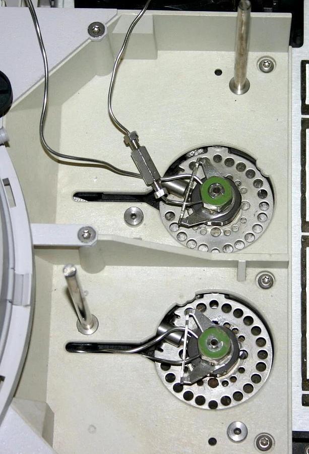 Used HEWLETT PACKARD AGILENT 6890 SERIES GAS CHROMATOGRAPH, INJECTOR & SAMPLE TRAY