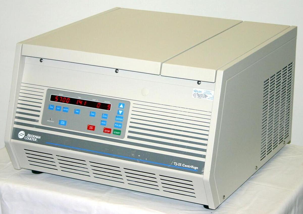 Used BECKMAN COULTER REFRIGERATED HIGH SPEED CENTRIFUGE, MODEL TJ-25 WITH S5700 ROTOR