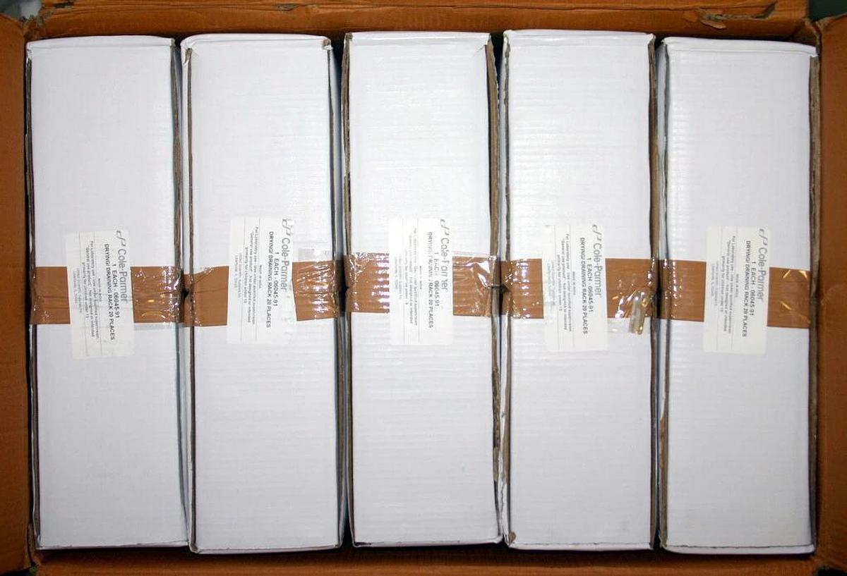 Used UNITED SCIENTIFIC COLE PARMER DRYING DRAINING RACK, 20 PLACE, MODEL 81741, CASE