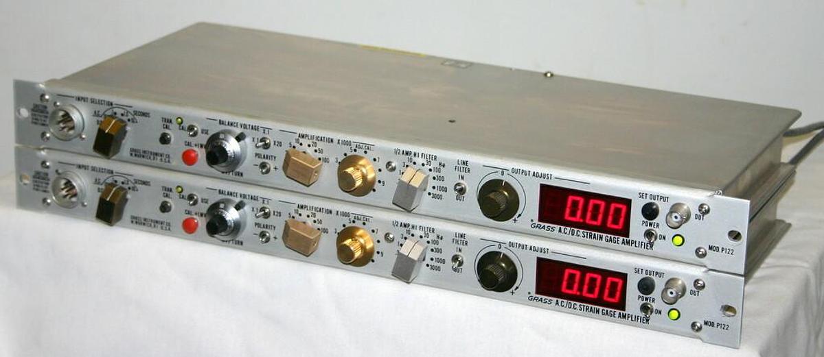 Used GRASS A.C./D.C. STRAIN GAGE AMPLIFIER, MODEL P122B