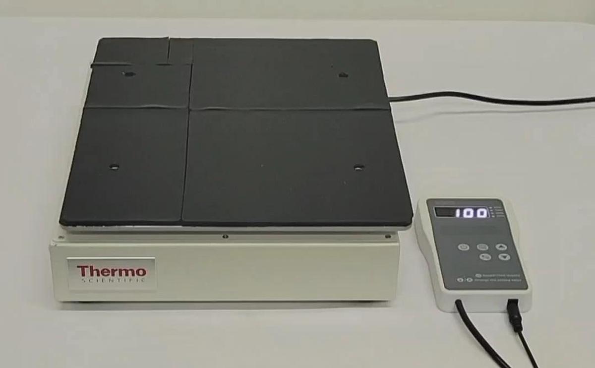 THERMO SCIENTIFIC MAXQ 2000 CO2 PLUS DIGITAL SHAKER, MODEL 88881101, STICKY MAT