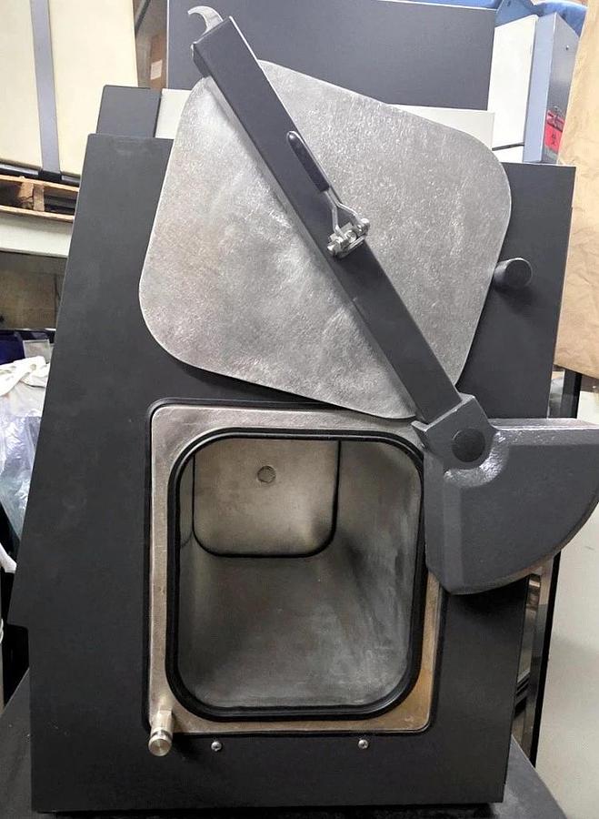 Used LABCONCO MULTI-HAZARD PROTECTOR GLOVE BOX, MODEL 50655-00