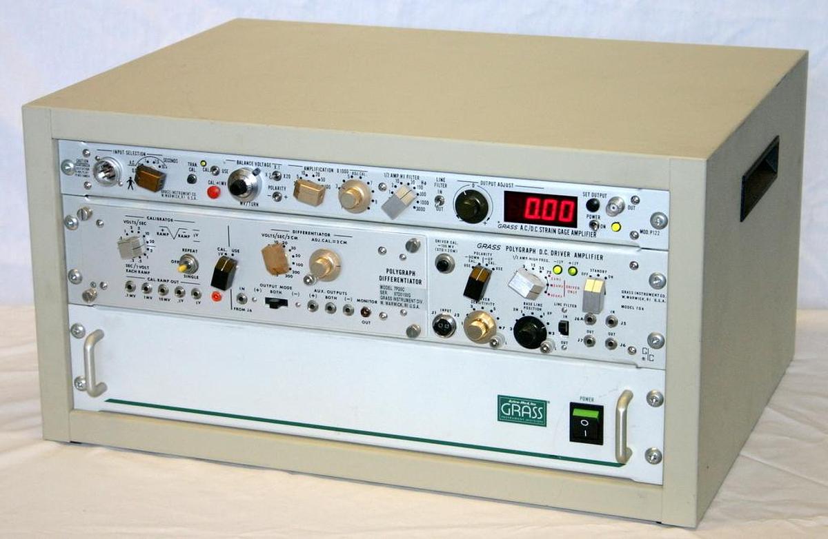 Used ASTRO-MED GRASS P122 STRAIN GAGE, 7DA AMPLIFIERS & 7P20C