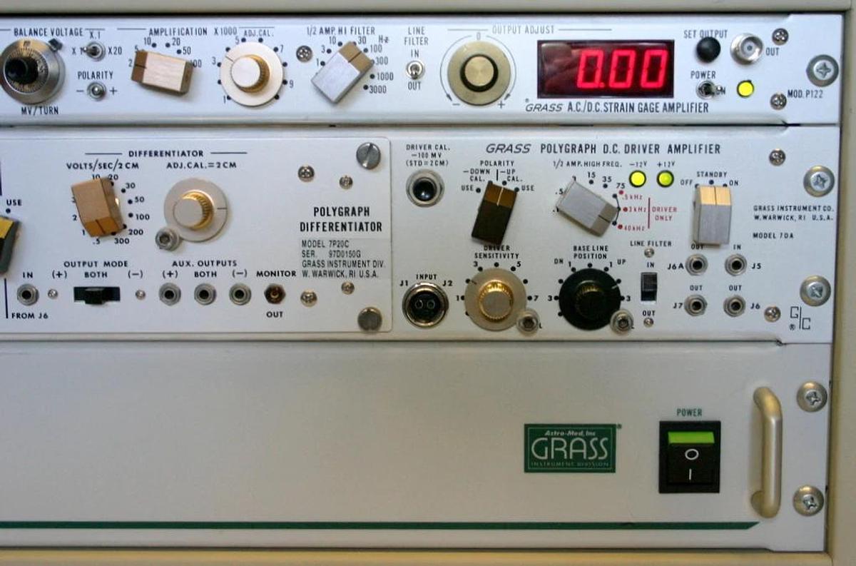 Used ASTRO-MED GRASS P122 STRAIN GAGE, 7DA AMPLIFIERS & 7P20C