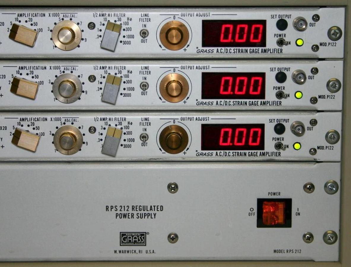 Used ASTRO-MED GRASS RPS-212A POWER SUPPLY AND P122A STRAIN GAGE