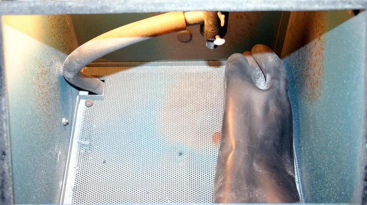 Used HOWMEDICA SHELL & SANDBLASTER, MODEL 4781