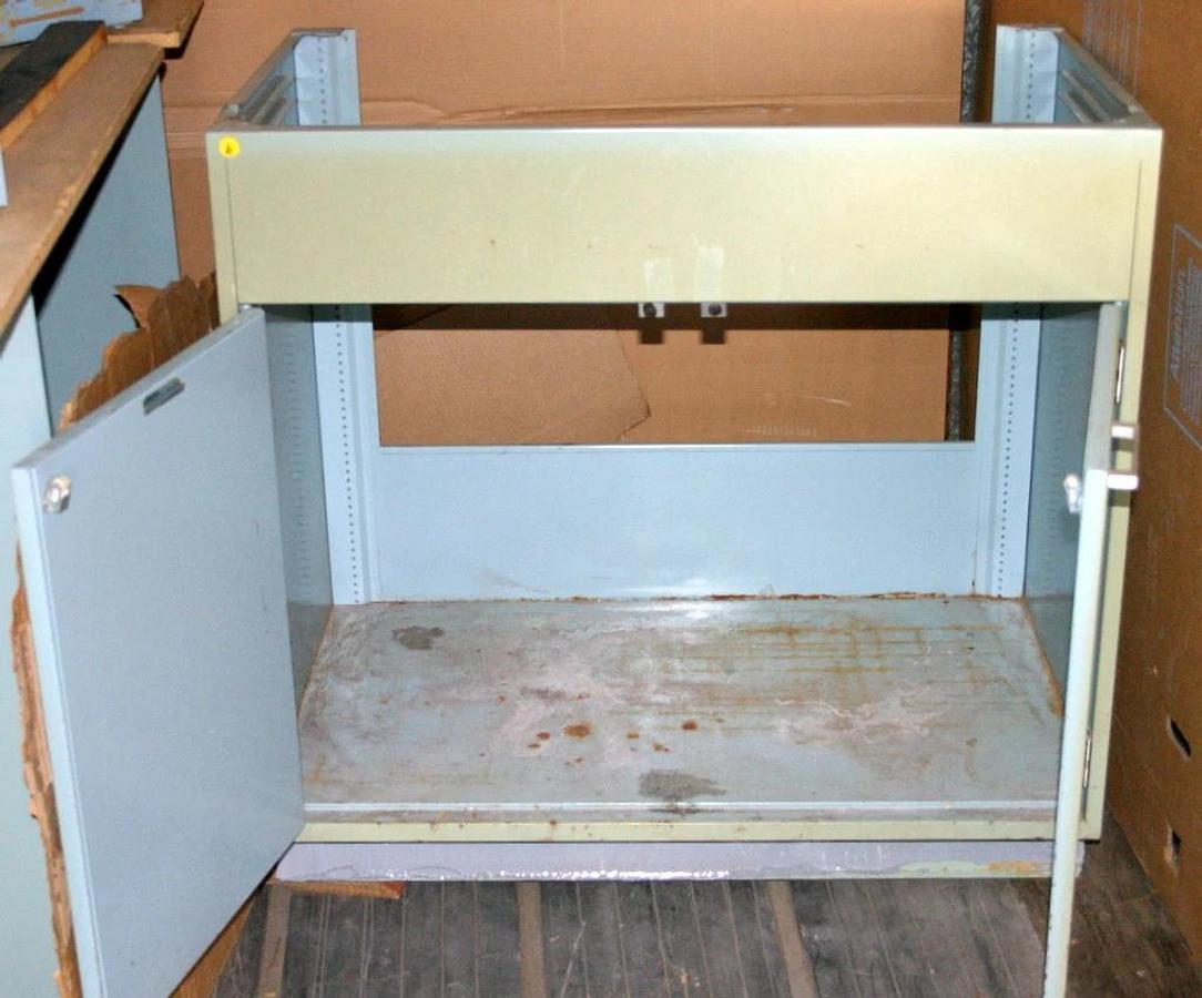 Used HAMILTON KEWAUNEE LABORATORY SINK BASE CABINETS & EPOXY SINKS, 21 FEET, $150/FT