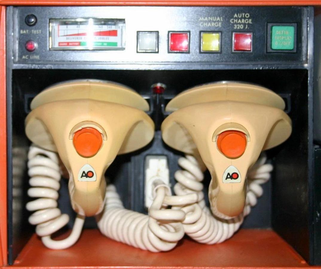 Used AMERICAN OPTICAL AO PULSAR 4 LOWN CARDIORESUSCITATION SYSTEM