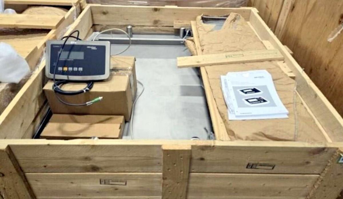 Used MINEBEA INTEC STAINLESS STEEL FLAT BED RAMP ON FLOOR SCALE, MODEL IFS4-300LL-I