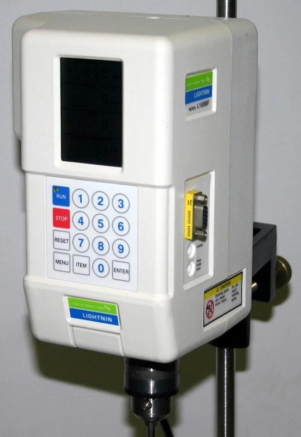 LIGHTNIN LABMASTER DIGITAL OVERHEAD MIXER STIRRER, MODEL L1U08F WITH STAND