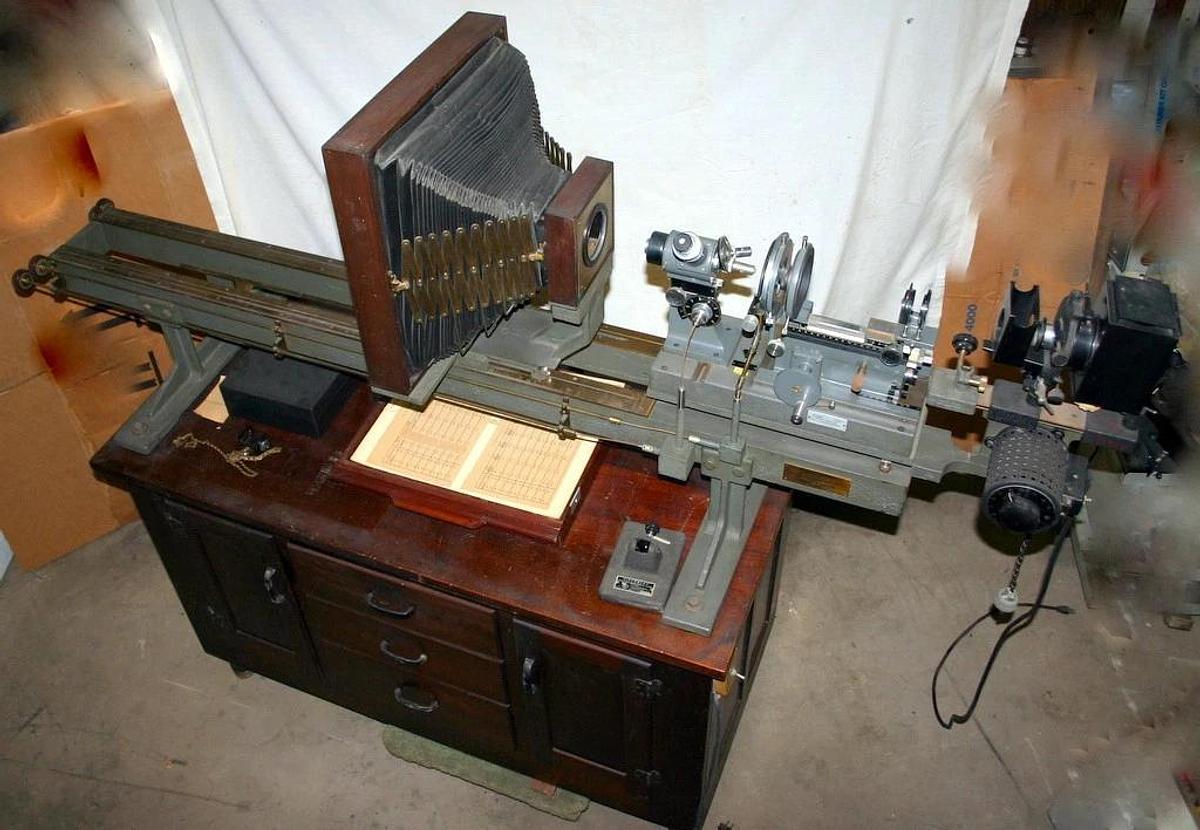 Used BAUSCH & LOMB, B & L ANTIQUE 1947 PHOTOMICROSCOPE WITH WOOD CABINET & ACCYS.
