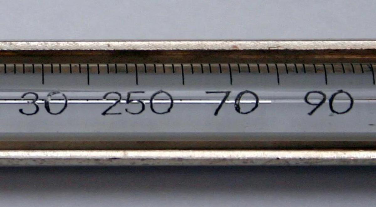 FISHER SCIENTIFIC AUTOMATIC STEAM STERILIZER, AUTOCLAVE, MODEL STERILELITE 24