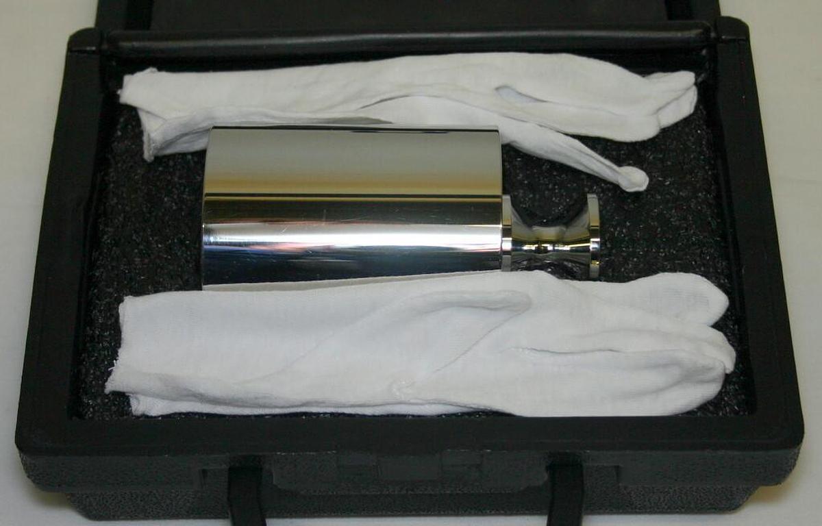 Used RICE LAKE 5KG SS CYLINDRICAL CALIBRATION WEIGHT, CLASS 2 WITH CASE