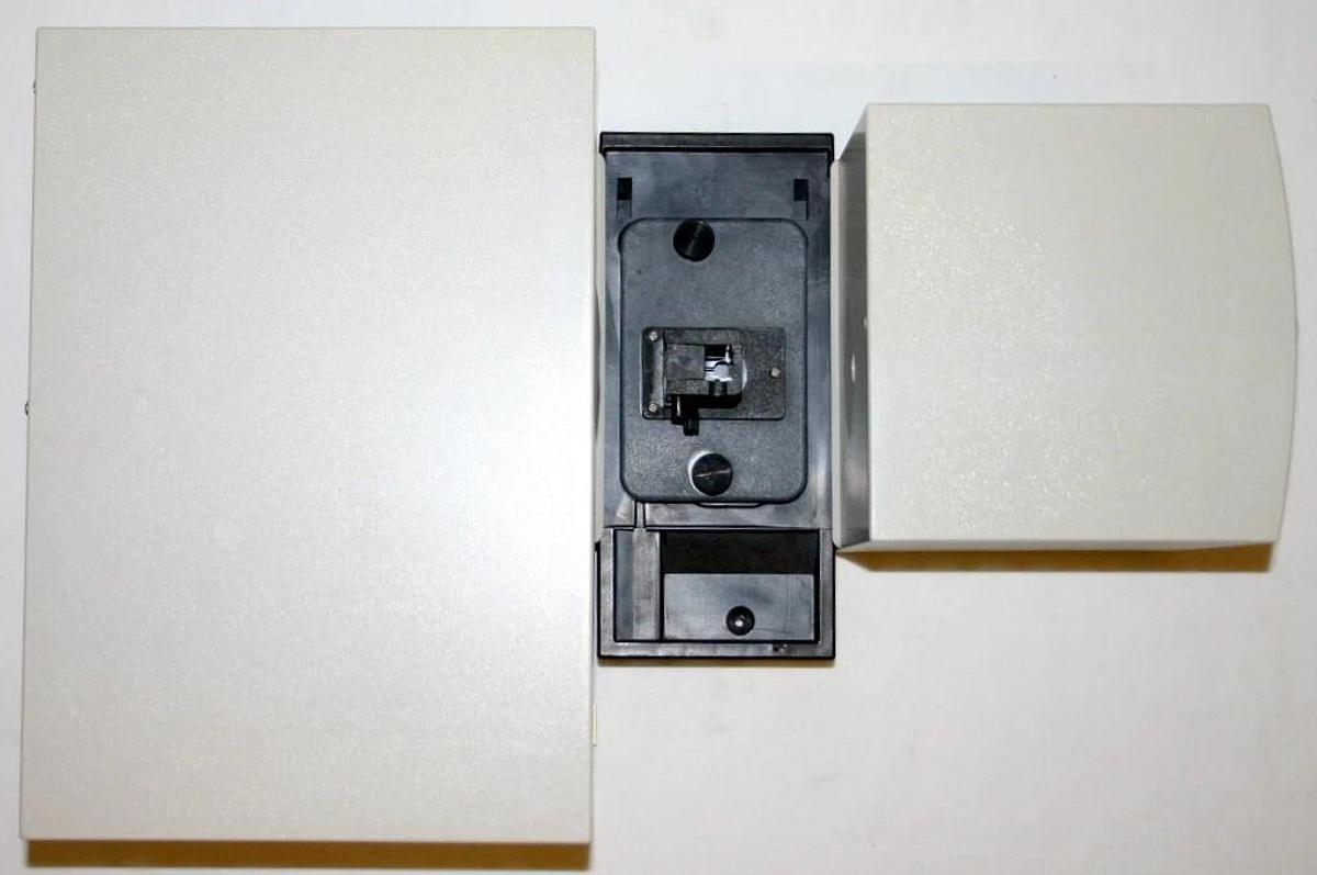 AGILENT / HP 8453 UV-VIS SPECTROPHOTOMETER G1103A WITH SINGLE CELL HOLDER