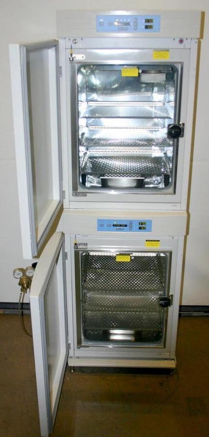 Used THERMO FORMA SERIES II WATER-JACKETED CO2 DOUBLE STACK INCUBATOR, MODEL 3110
