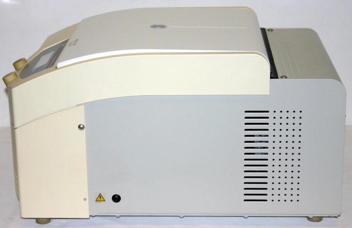 Used BECKMAN COULTER REFRIGERATED MICROCENTRIFUGE, MODEL MICROFUGE 22R