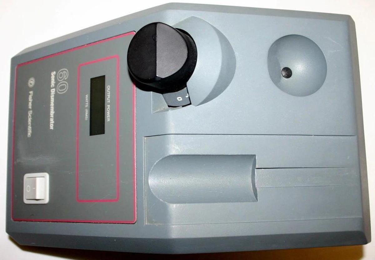 Used FISHER SCIENTIFIC SONIC DISMEMBRATOR WITH ULTRASONIC CONVERTOR, MODEL F60