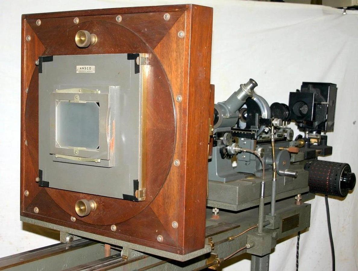 Used BAUSCH & LOMB, B & L ANTIQUE 1947 PHOTOMICROSCOPE WITH WOOD CABINET & ACCYS.