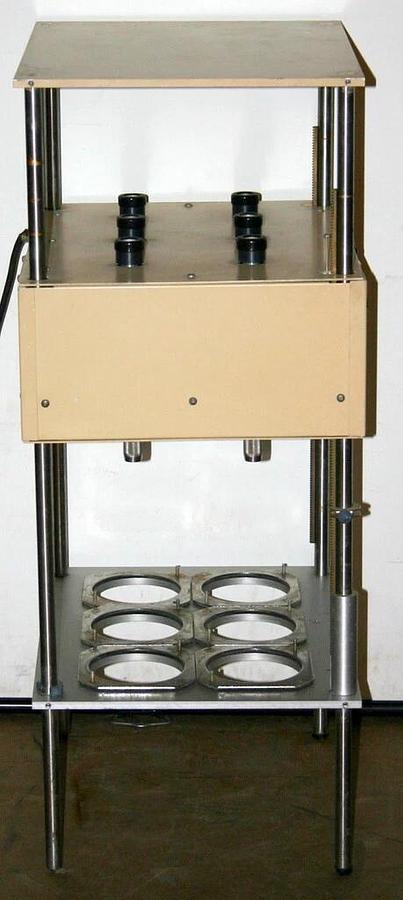 Used VANDERKAMP VANKEL 6 SPINDLE DISSOLUTION TESTING STATION, MODEL VK-600
