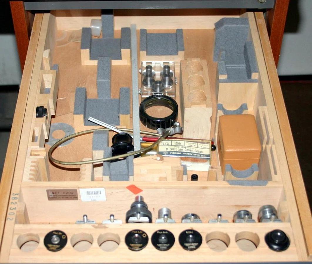 Used REICHERT UNIVERSAL METALLURGICAL CAMERA MICROSCOPE, MODEL MEF2, OPTICAL BENCH