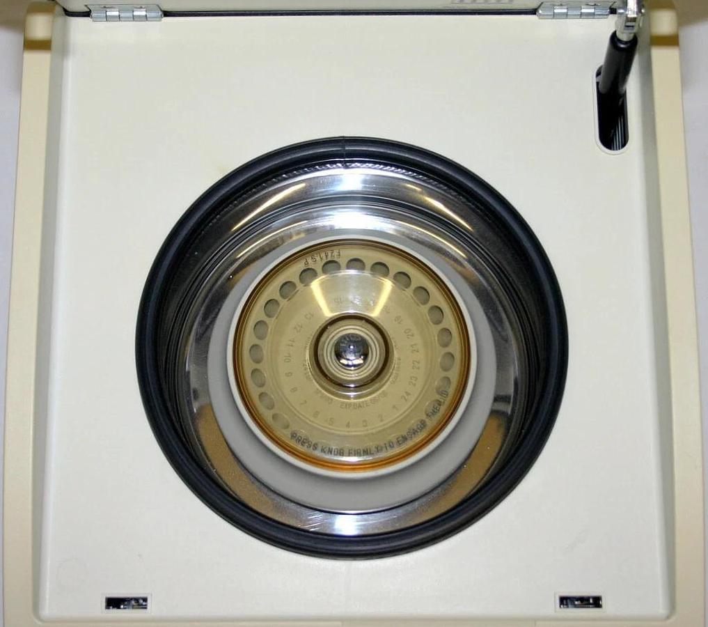 Used BECKMAN COULTER REFRIGERATED MICROCENTRIFUGE, MODEL MICROFUGE 22R