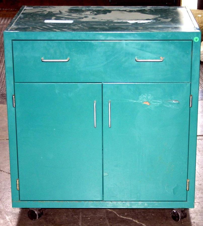 Used LF SYSTEMS LABORATORY CABINETS, CASEWORK, 48.5 FEET, $125 PER FOOT, HAMILTON