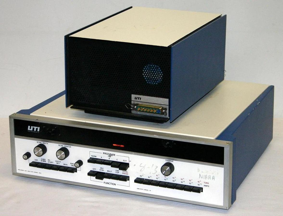 Used UTI PRECISION GAS ANALYZER CONTROL UNIT, RF GENERATOR & SPECTRALINK, MODEL 100C