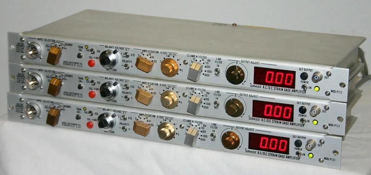 Used GRASS A.C./D.C. STRAIN GAGE AMPLIFIER, MODEL P122A