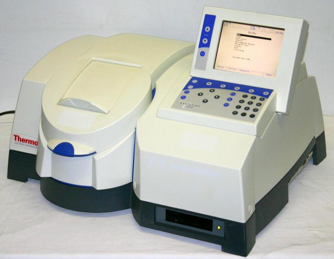 Used THERMO ELECTRON NICOLET VISIBLE SPECTROPHOTOMETER, MODEL EVOLUTION 300 LC